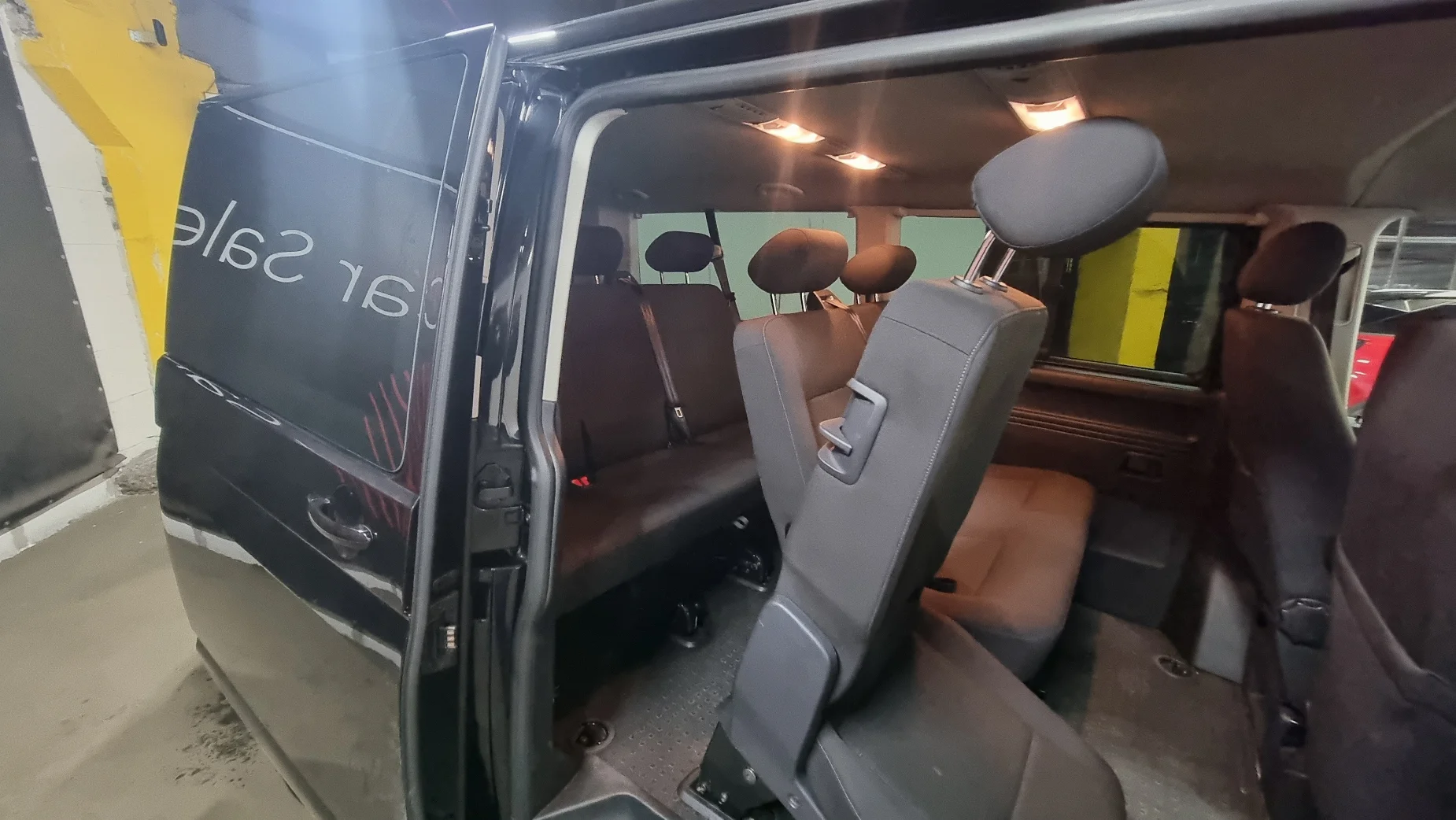 Volkswagen Caravelle photo